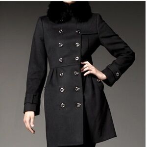 BURBERRY LONDON CASHMERE / WOOL COATBRIDGE WITH FUR COLLAR.